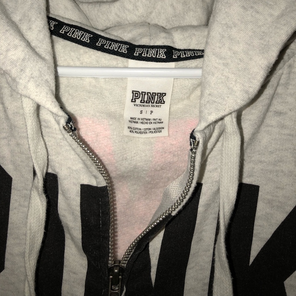 SOLD⭐️⭐️ PINK Victoria’s Secret rare NYC jacket - Picture 3 of 3